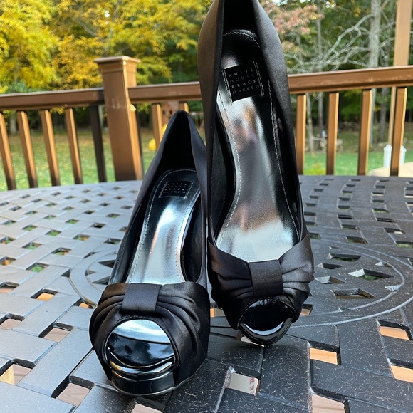 NWOT Size 7.5 WHBM Black Satin Peep toe heels - Picture 5 of 11